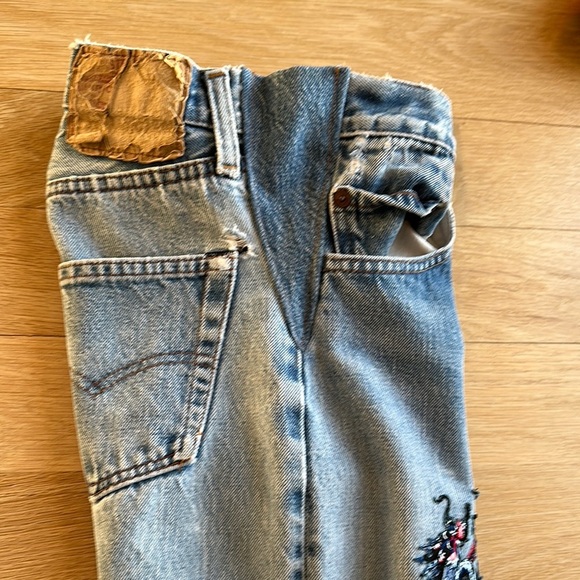 Vintage Blue Relaxed Jeans with Embroidered Detail - Picture 7 of 11